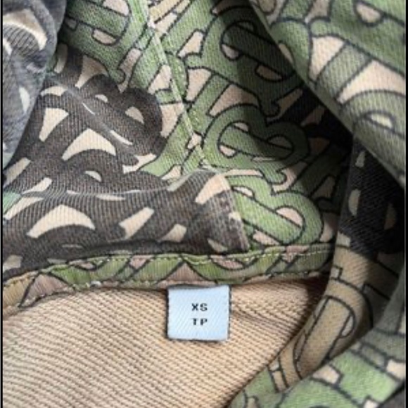 Burberry lightly used hoodie, comfy ,cotton, looks sharp, makes the look - Picture 2 of 6